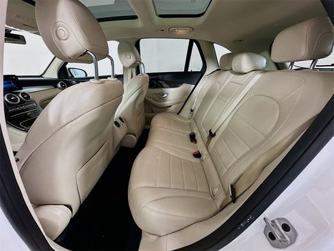 Used 2022 Mercedes-Benz GLC 300 image 4