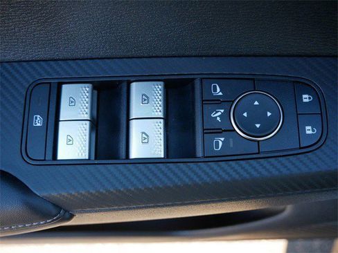 Used 2025 Mitsubishi Outlander SE image 17