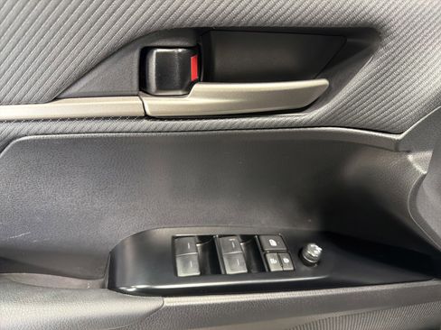 Used 2025 Toyota Camry SE image 19