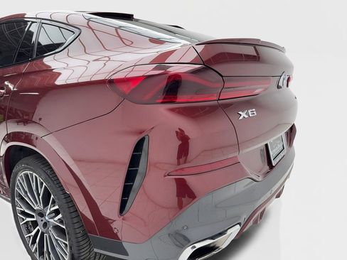 Used 2024 BMW X6 xDrive40i w/ Premium Package image 9