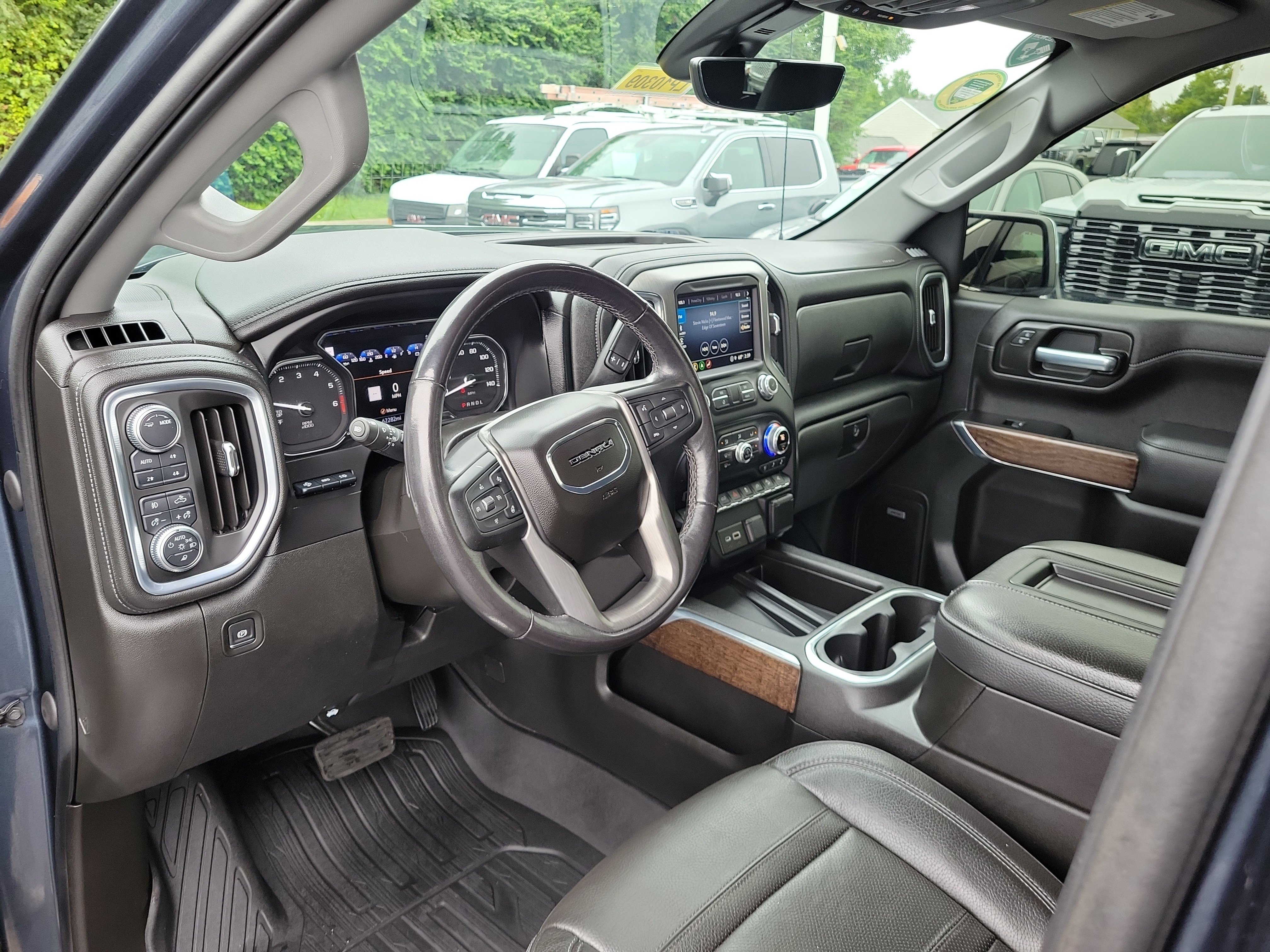 Used 2021 GMC Sierra 1500 Denali w/ Denali Ultimate Package AWD/4WD image 17