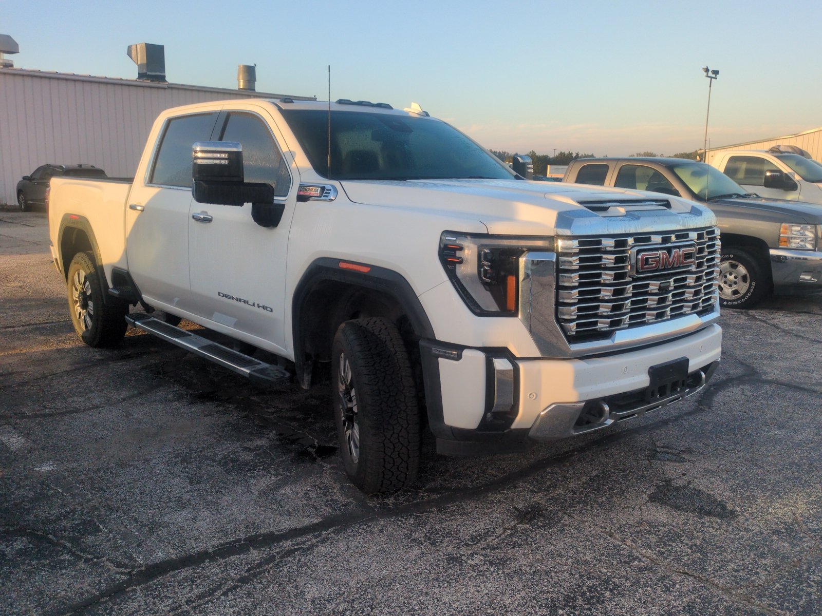 Used 2025 GMC Sierra 2500 AT4 AWD/4WD image 3