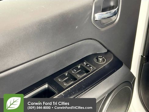 Used 2016 Jeep Patriot Sport w/ Power Value Group image 12