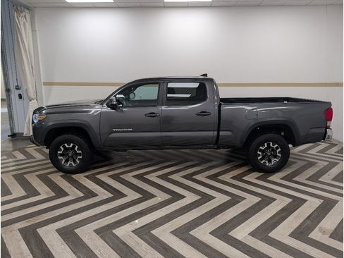 Used 2017 Toyota Tacoma TRD Off-Road w/ Tow Package AWD/4WD image 3