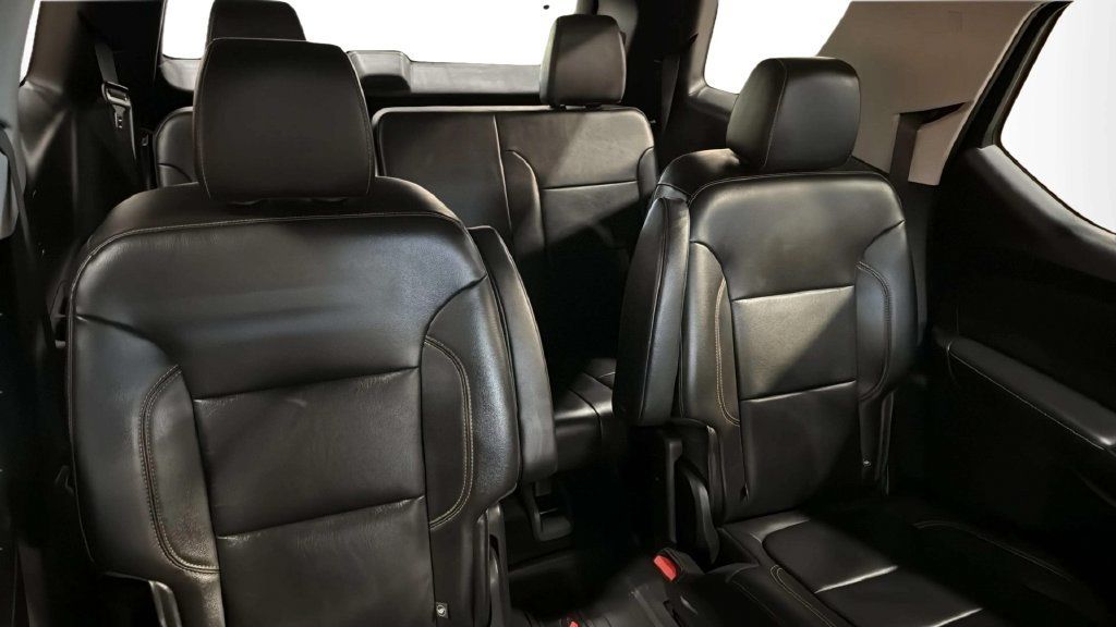 Used 2021 Chevrolet Traverse RS w/ LPO, Floor Liner Package AWD/4WD image 11