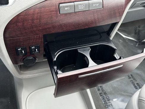 Used 2013 Toyota Sienna XLE image 17