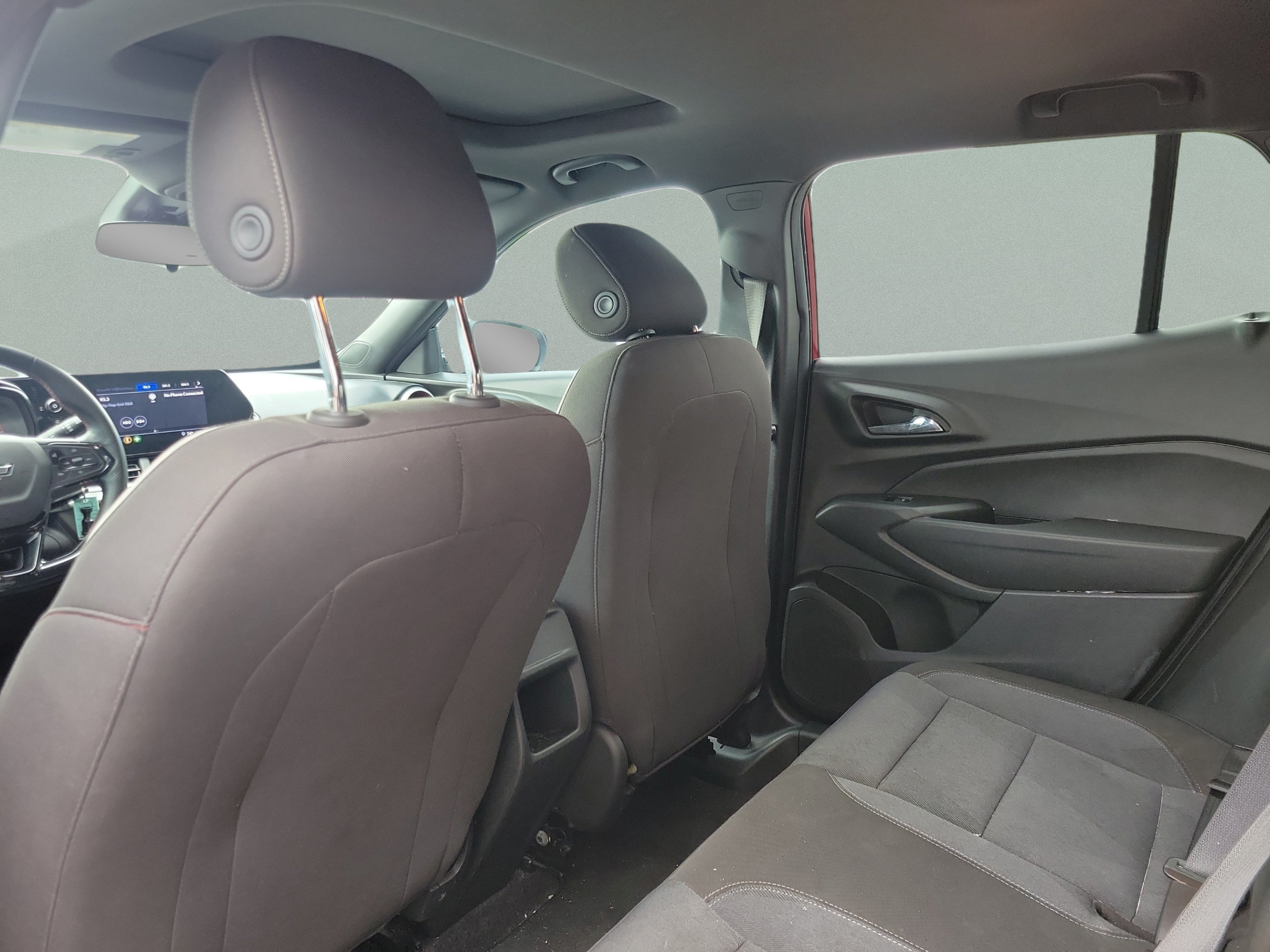 Used 2024 Chevrolet Trax RS w/ Sunroof Package FWD image 7