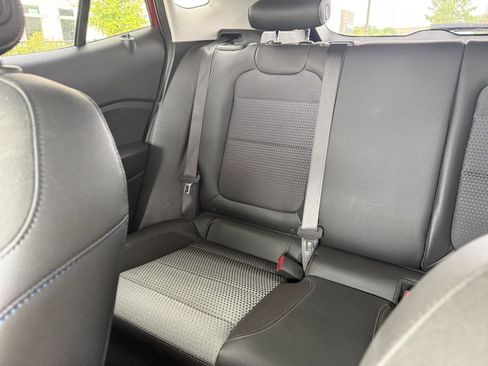 Used 2025 Chevrolet Trax LT FWD image 38
