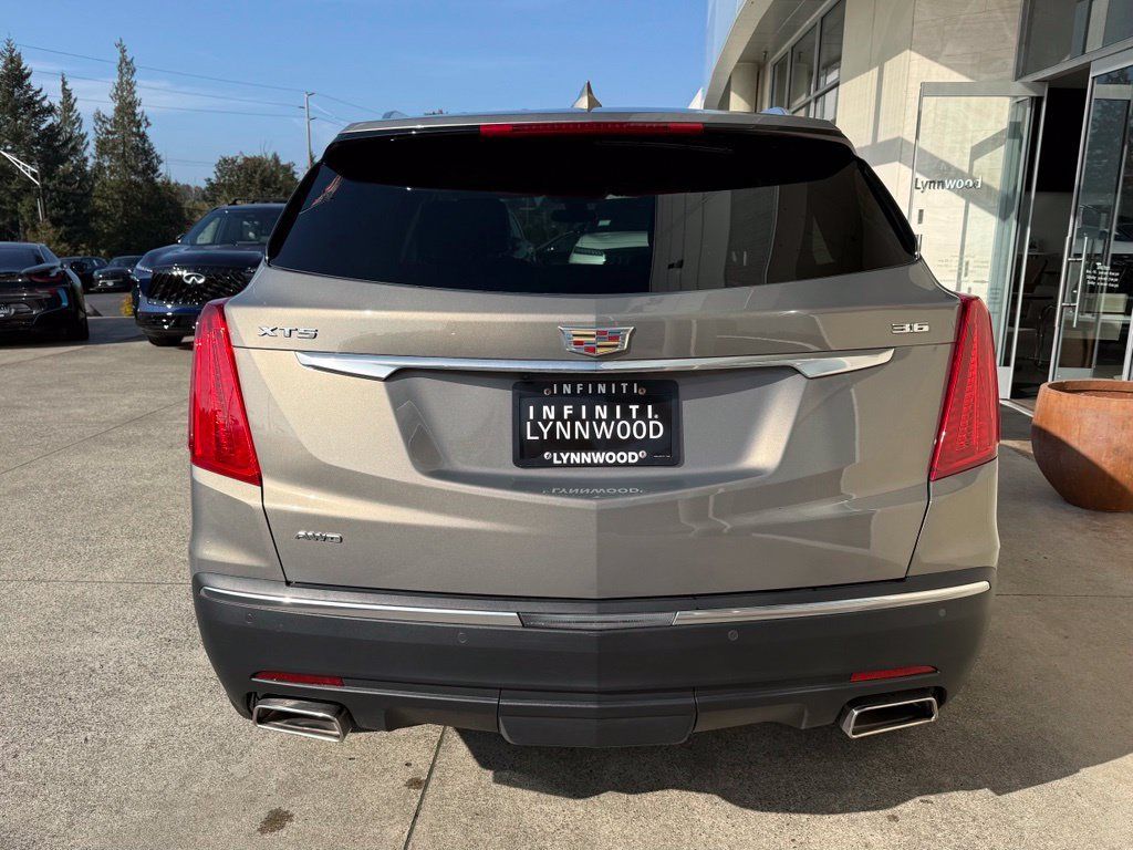 Used 2019 Cadillac XT5 Premium Luxury w/ Driver Assist Package AWD/4WD image 3