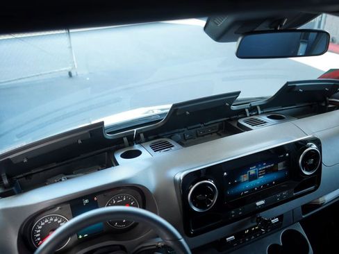 Used 2022 Mercedes-Benz Sprinter 2500 image 37