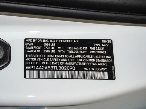 Certified 2026 Porsche Macan AWD/4WD image 30
