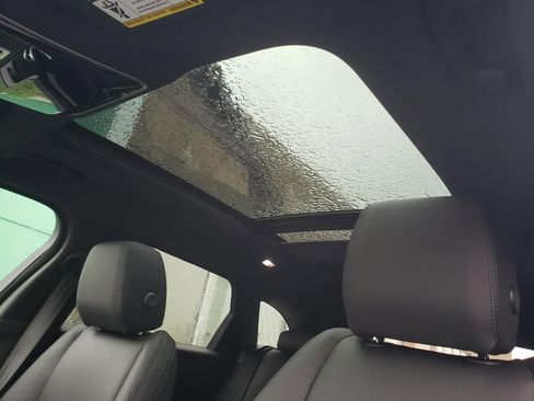 New 2026 Land Rover Range Rover Velar Dynamic SE image 21