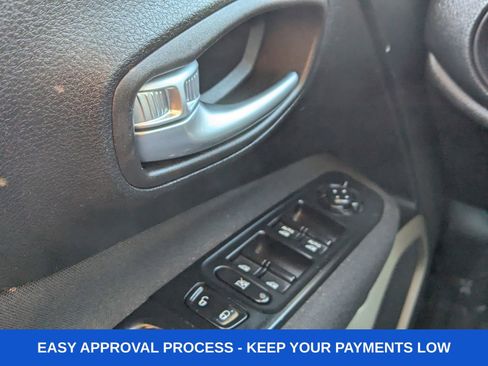 Used 2017 Jeep Renegade Latitude w/ Safety & Security Group image 31