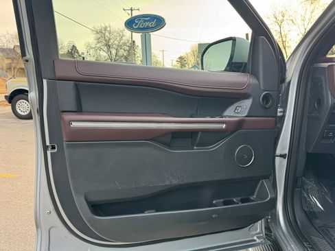 Used 2023 Ford Expedition Limited image 18