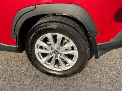 Used 2024 Toyota Corolla Cross LE FWD image 4