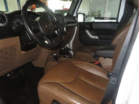 Used 2014 Jeep Wrangler Unlimited Sahara w/ Max Tow Package AWD/4WD image 19