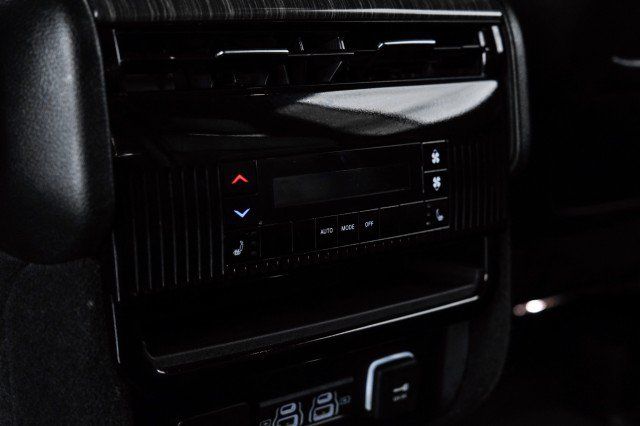 Used 2024 Jeep Wagoneer Series II AWD/4WD image 38