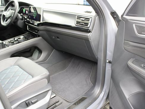 Used 2024 Volkswagen Atlas Cross Sport SEL Premium R-Line image 30