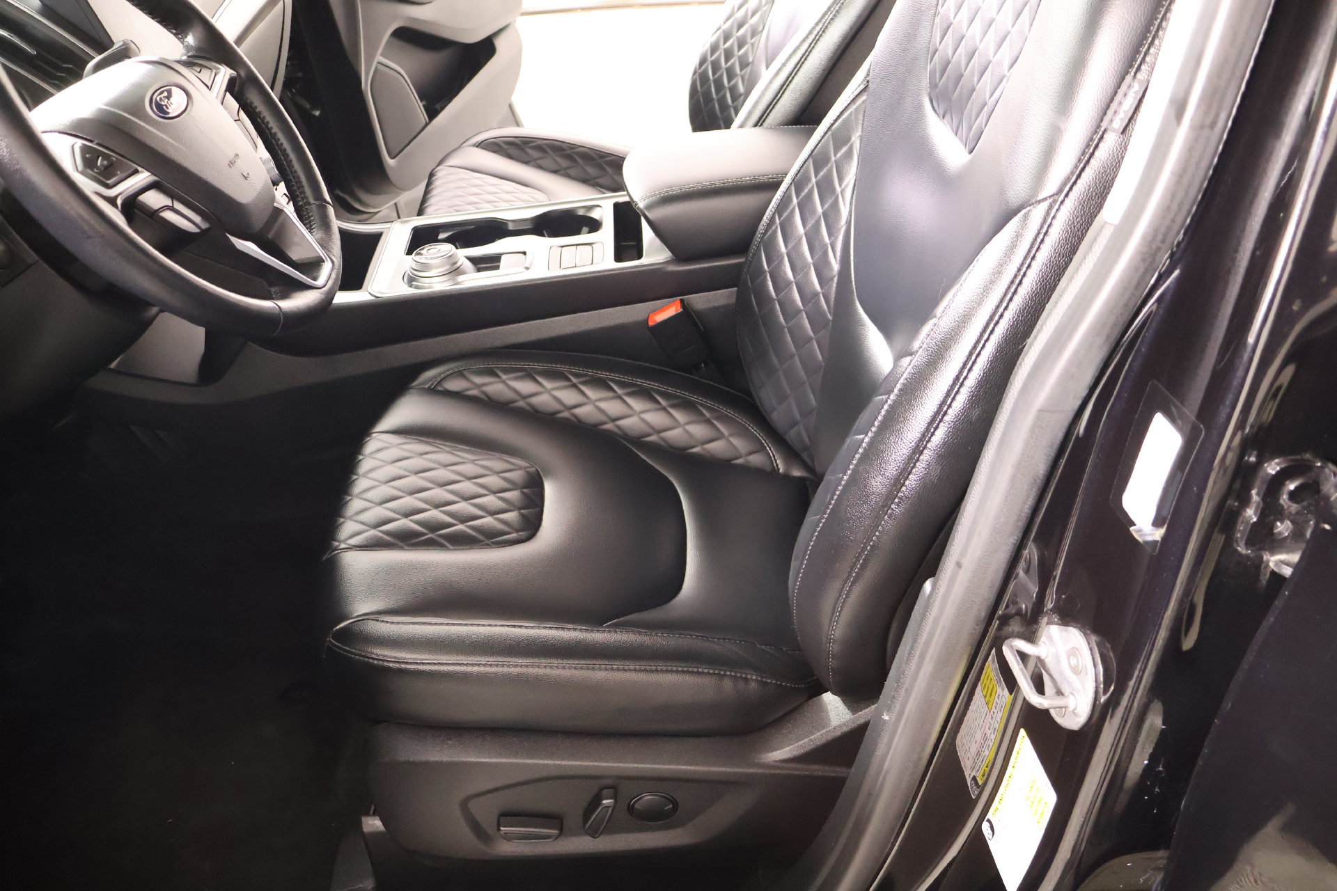 Used 2024 Ford Edge Titanium AWD/4WD image 11