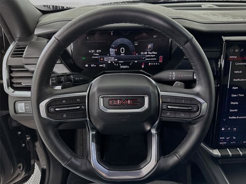 Used 2025 GMC Acadia Elevation image 12