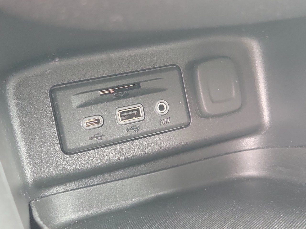 Certified 2024 Chevrolet Equinox RS FWD image 29