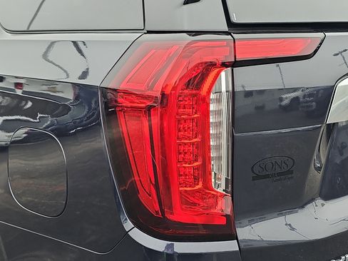 Used 2023 GMC Yukon Denali image 11