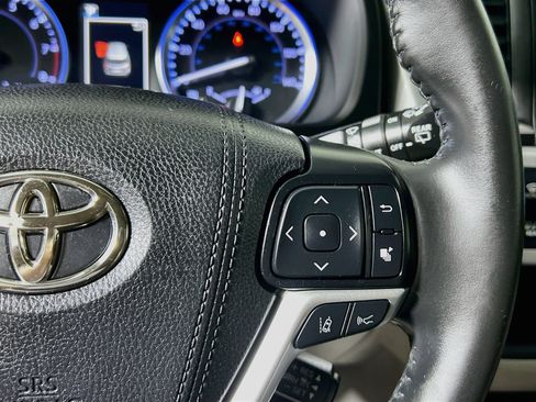 Used 2019 Toyota Highlander XLE FWD image 19