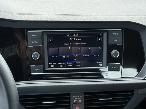 Certified 2024 Volkswagen Jetta Sport FWD image 17