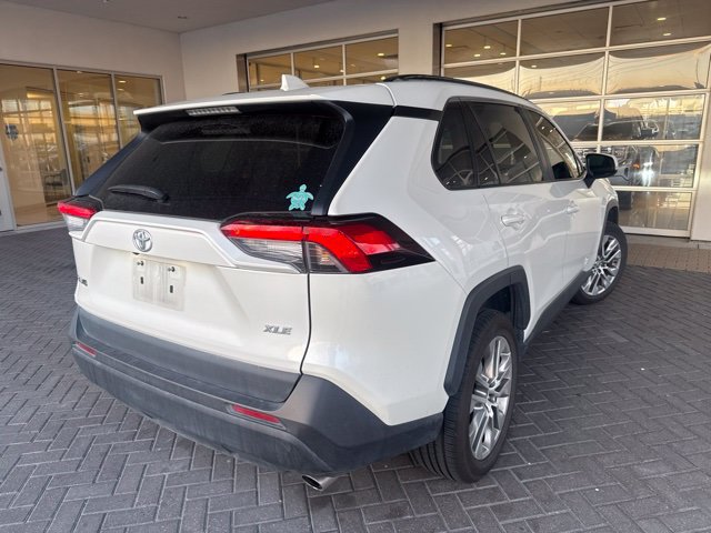 Used 2021 Toyota RAV4 XLE Premium FWD image 4