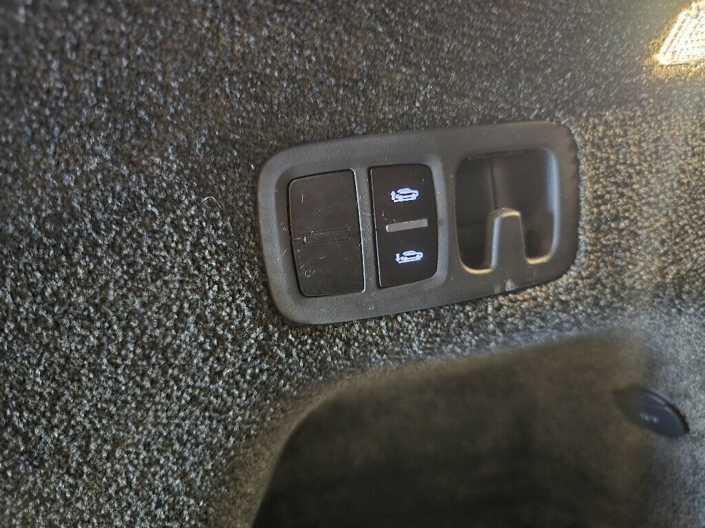 Used 2019 Bentley Bentayga AWD/4WD image 25