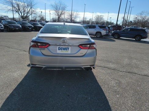 Used 2023 Toyota Camry SE image 4