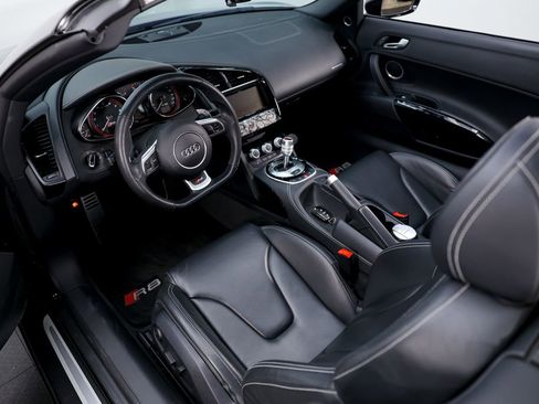 Used 2015 Audi R8 V10 w/ Full Leather Package image 16