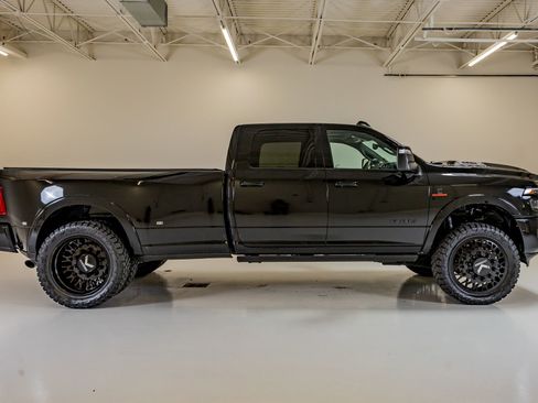 Used 2025 RAM 3500 Limited image 10