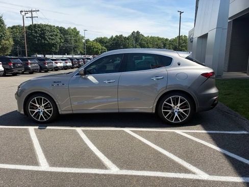 Used 2022 Maserati Levante Modena AWD/4WD image 6