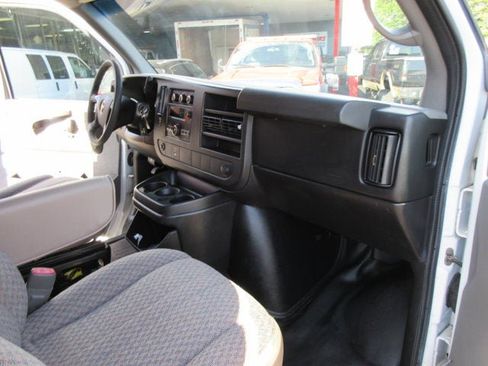 Used 2012 Chevrolet Express 3500 RWD image 17