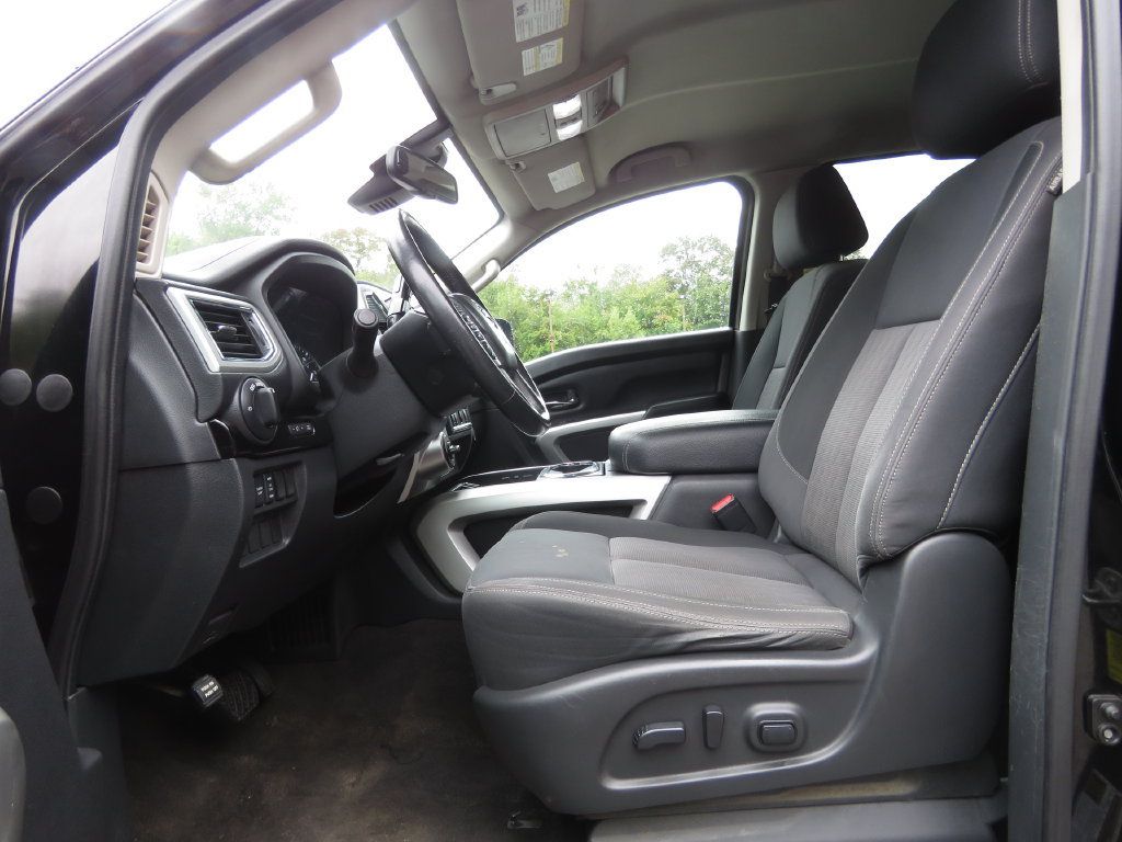 Used 2021 Nissan Titan SV w/ SV Convenience Package AWD/4WD image 10
