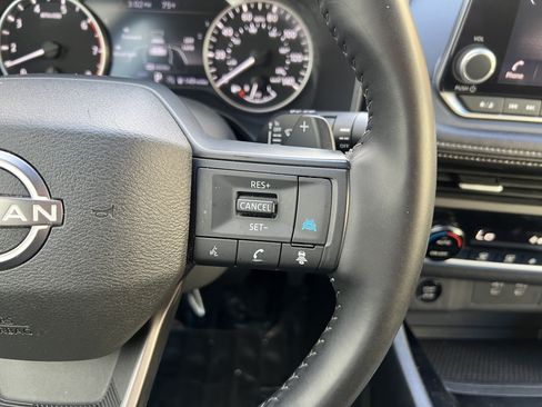 Used 2025 Nissan Rogue SV AWD/4WD image 26