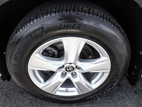Used 2022 Toyota Highlander LE AWD/4WD image 8