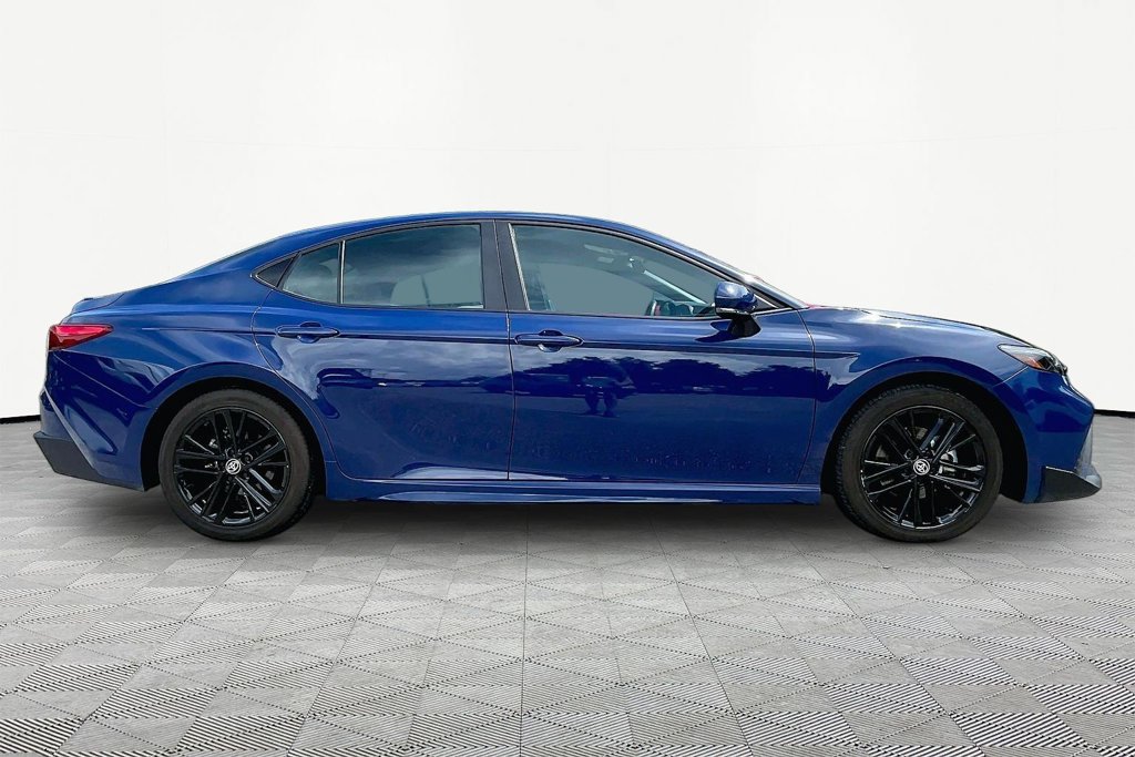 Used 2025 Toyota Camry SE FWD image 8