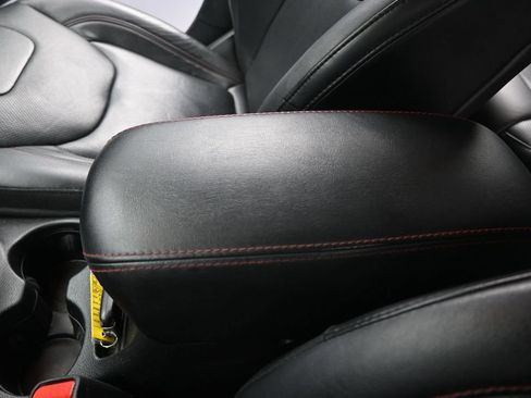 Used 2019 Jeep Cherokee Trailhawk AWD/4WD image 38