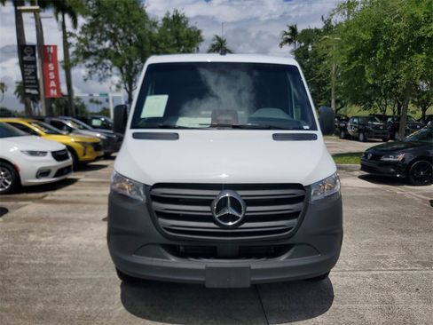 Used 2025 Mercedes-Benz Sprinter 2500 image 2