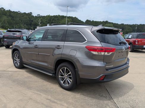 Used 2019 Toyota Highlander XLE FWD image 6