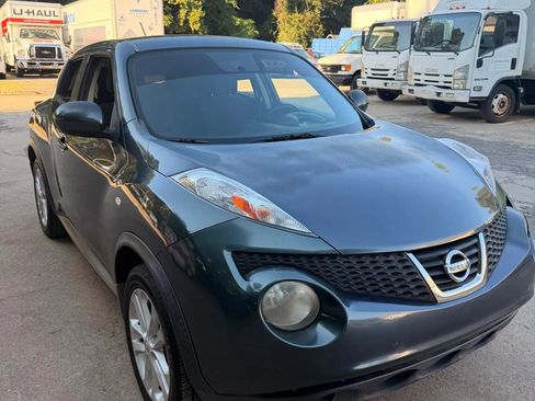 Used 2013 Nissan Juke S FWD image 2
