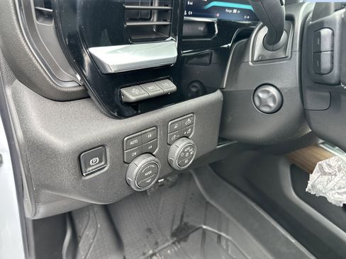 New 2026 Chevrolet Silverado 1500 High Country AWD/4WD image 4