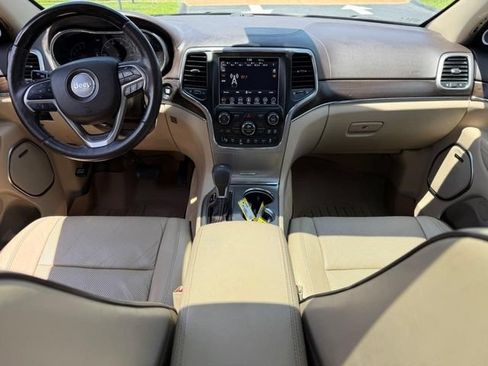 Used 2018 Jeep Grand Cherokee Overland AWD/4WD image 12