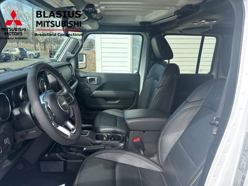 Used 2023 Jeep Wrangler Unlimited Sahara w/ Cold Weather Group image 36