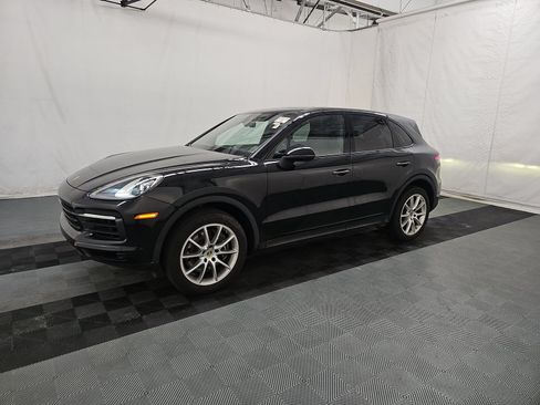 Used 2023 Porsche Cayenne AWD/4WD image 2