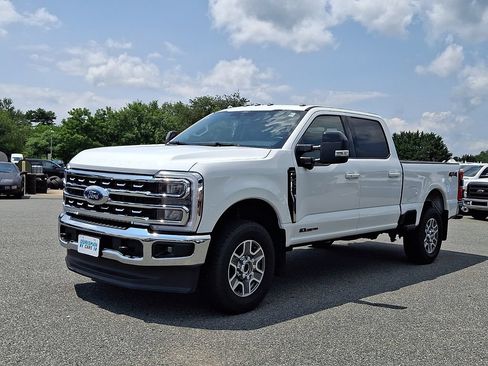 Used 2025 Ford F250 Lariat AWD/4WD image 2