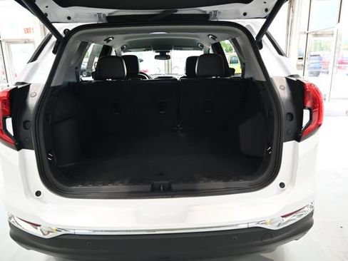 Used 2023 GMC Terrain SLT FWD image 29