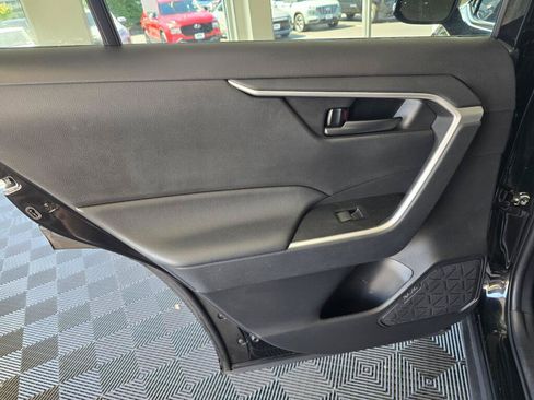Used 2022 Toyota RAV4 LE AWD/4WD image 33
